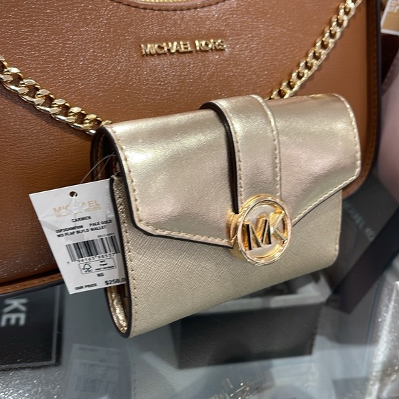 MICHAEL KORS CARMEN MEDIUM LOGO AND FAUX LEATHER WALLET
PALE GOLD 
NWT - Picture 16 of 16